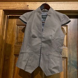 Club Monaco Gray Beautiful Sleeveless Front Pocket Top Suit Womens Size 2